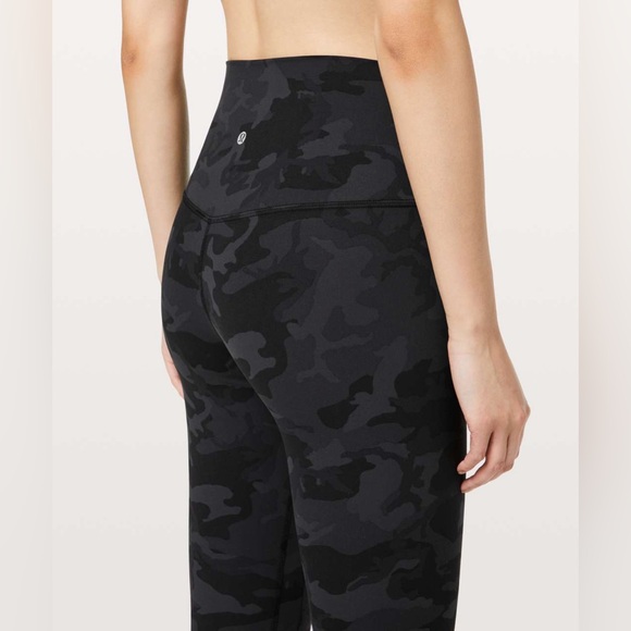 Lululemon Align Crop Tights in Incognito Camo, size 4 - Picture 2 of 13